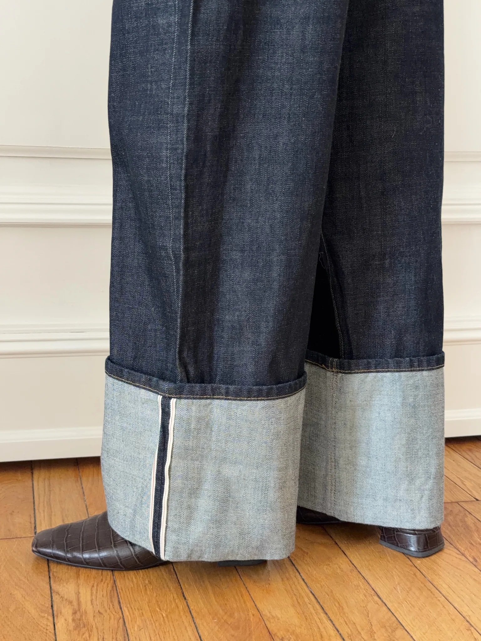 Джинсы raw denim с отворотами
